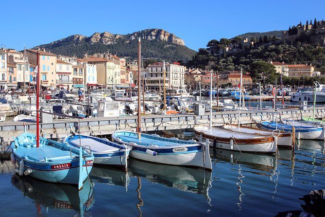 Cassis ancient fishing port, Calanques & spectacular Cap Canaille private tour - Entering Port de Cassis: Old Harbor Streets and Time for the Coast