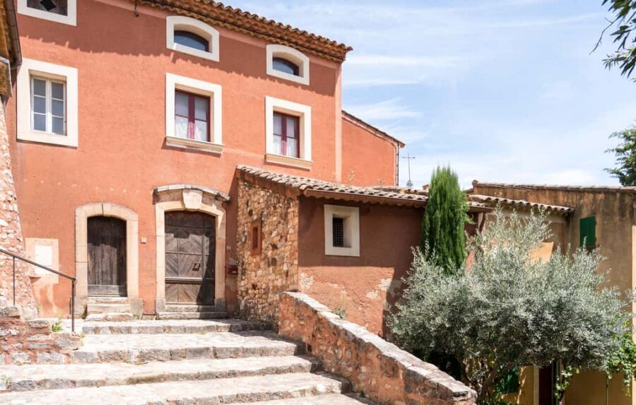 From Marseille: Luberon Market & Villages Full-Day Tour - Gordes: dry-stone charm and the best market-day timing