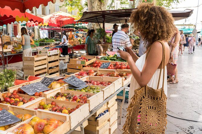 Market & Perched Villages of the Luberon Day Trip from Marseille - Abbaye Notre-Dame de Senanque: a short stop with a seasonal twist