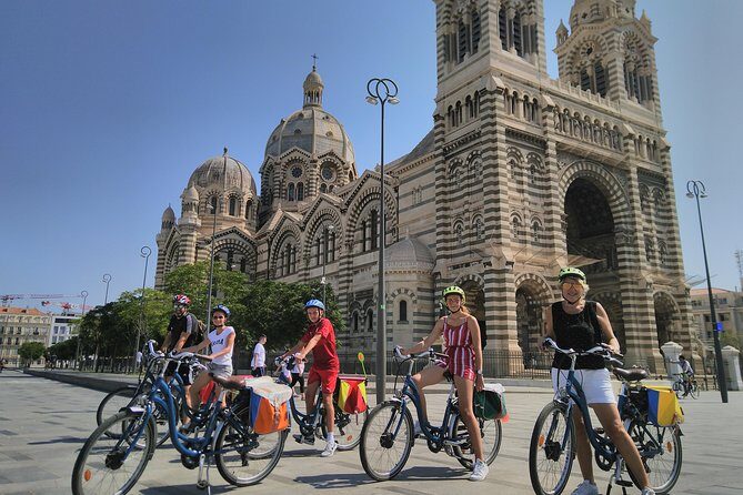Marseille Grand E-Bike Tour : "le tour du Fada" - Getting rolling: Fada Bike Café and the Vieux Port start