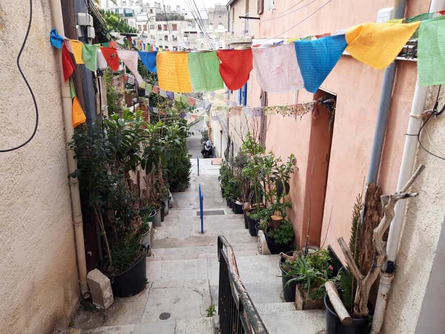 Marseille: Hidden Coves Exploration & Treasure Hunt - Meeting at Plage des Catalans: start point, first impressions, and pacing