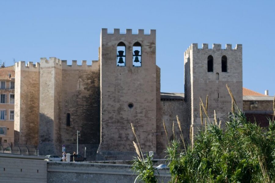 Marseille : Panier & Notre-Dame de la Garde Half-day tour - Walking comfort and smart packing for Marseille’s old streets