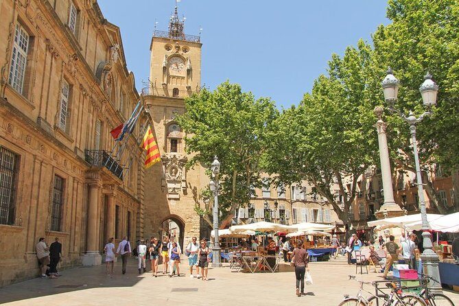 Private tour in Aix-EN-Provence, Marseille and Cassis! - Private vehicle comfort: nice air-con, but hills mean motion planning